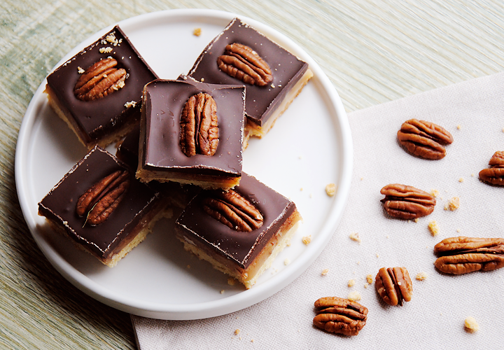 Recette carrés caramel et chocolat - Marie Claire